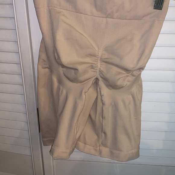 Barely there I cut out crotch med - Picture 2 of 4